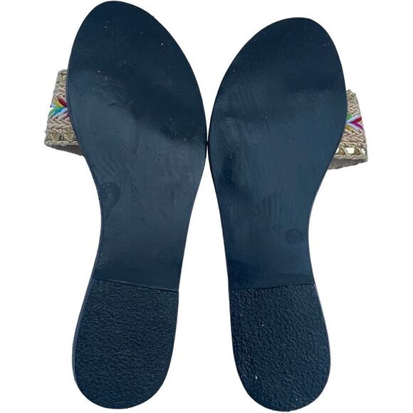 Comfy Women’s slippers. Size 7 - Picture 2 of 3